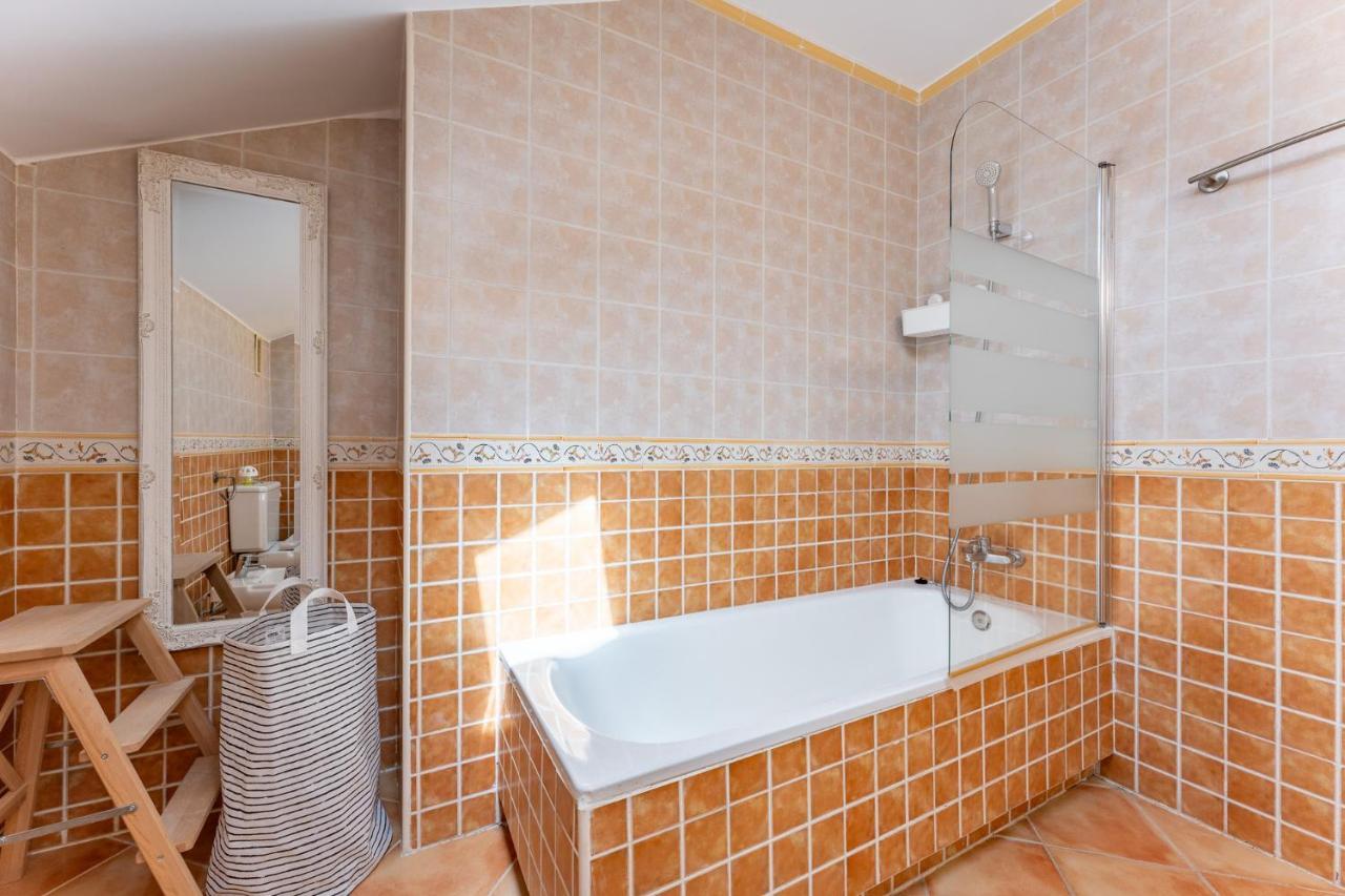 Appartamento Coastal Paradise 3bed , Pool , Sea Views!