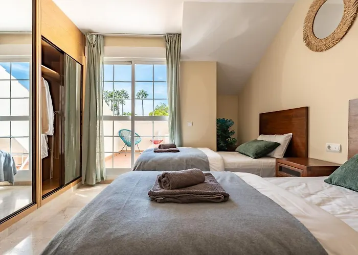 Coastal Paradise 3Bed , Pool , Sea Views!