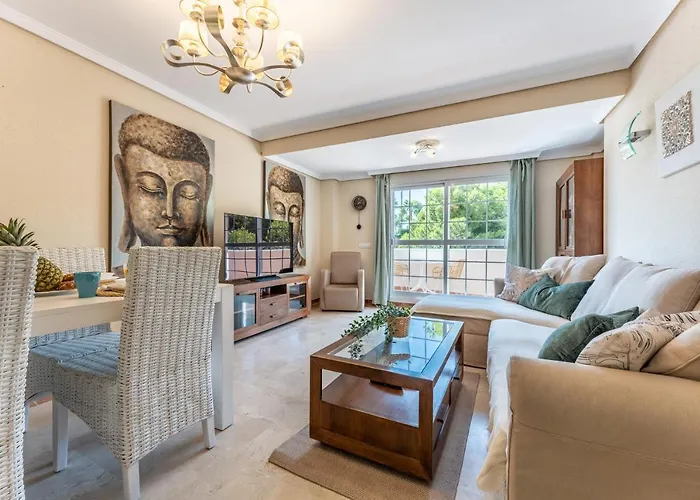 Coastal Paradise 3Bed , Pool , Sea Views!