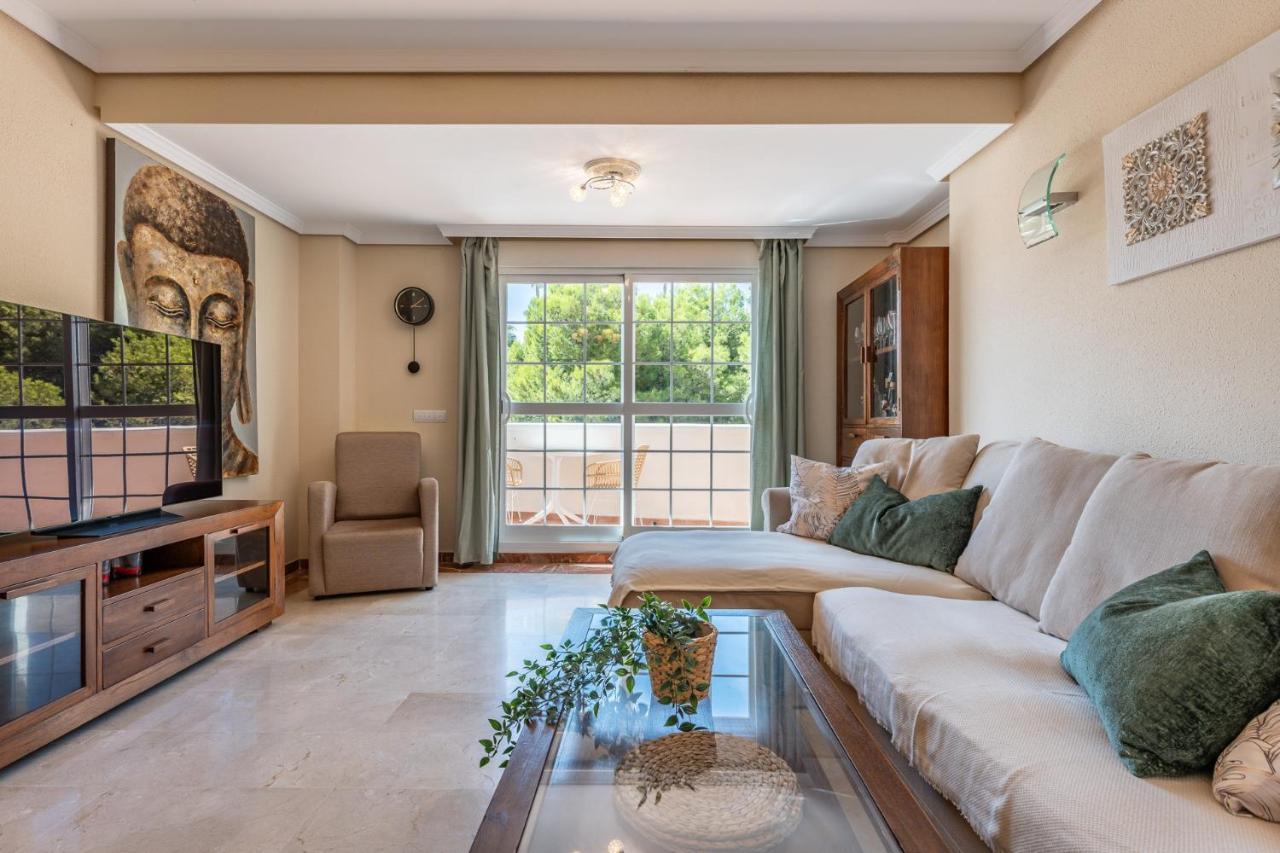 Coastal Paradise 3bed , Pool , Sea Views! Apartment *