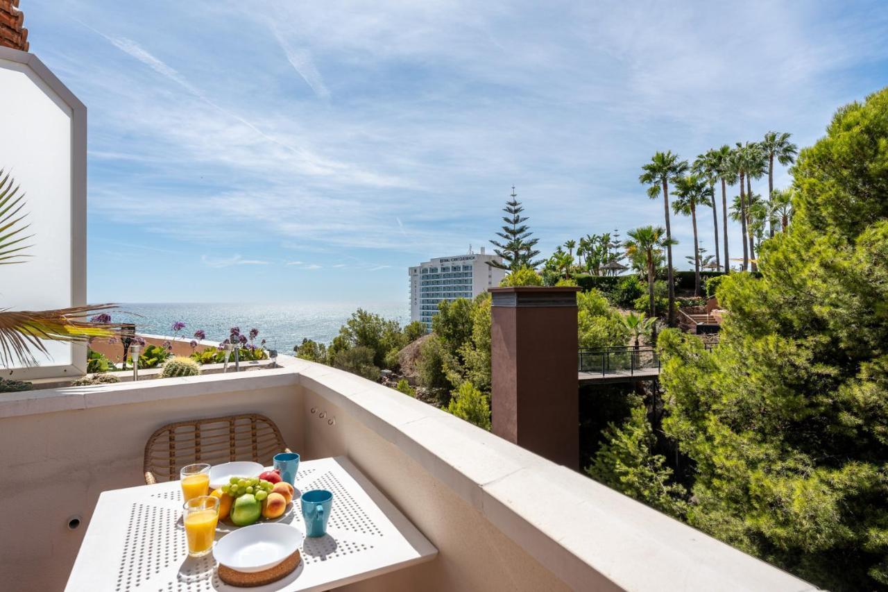 Coastal Paradise 3bed , Pool , Sea Views! Apartment